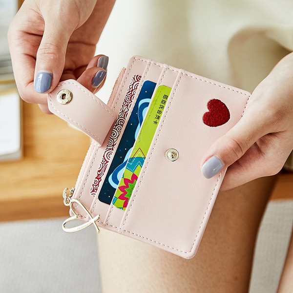 Portofel de dama cu fermoar si inima metalica