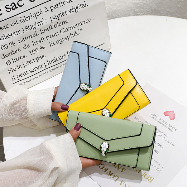 Portofel de dama din piele cu decor in mai multe culori