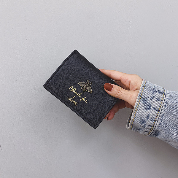 Portofel de dama din piele cu element metalic si broderie