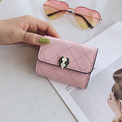 Portofel de dama cu decor si inchidere metalica