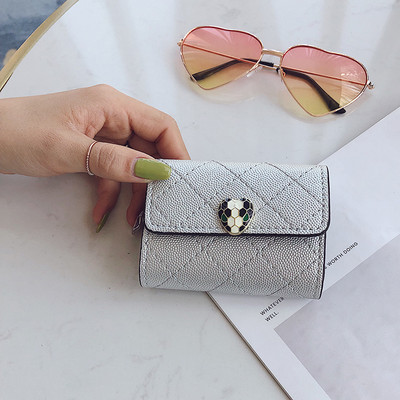 Portofel de dama cu decor si inchidere metalica