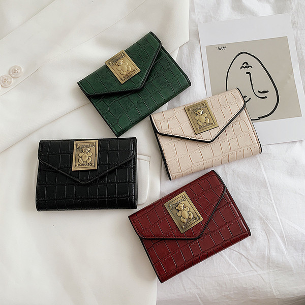 Öko-nahast väike naiste rahakott metallist embleemiga