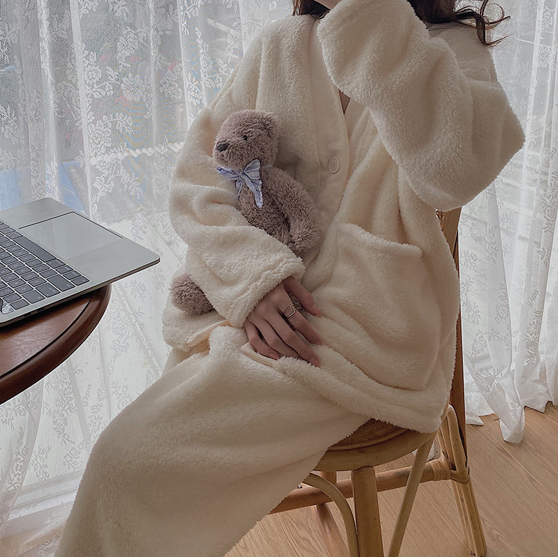 Naiste pidžaama tavaline lai nööpidega mudel