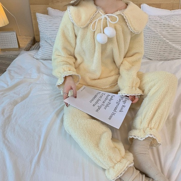 Pijamale moderne de dama cu cravate si decolteu oval