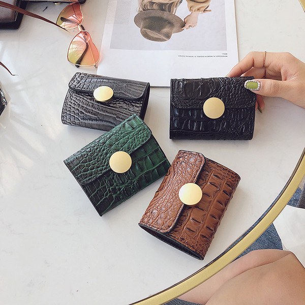 Portofel de dama cu inchidere metalica in diferite culori