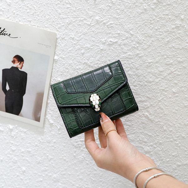 Portofel de dama cu element metalic in forma patrata