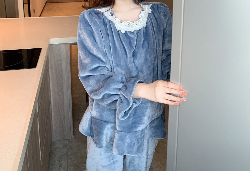 Pijamale de dama model uni cu decolteu rotund si dantela