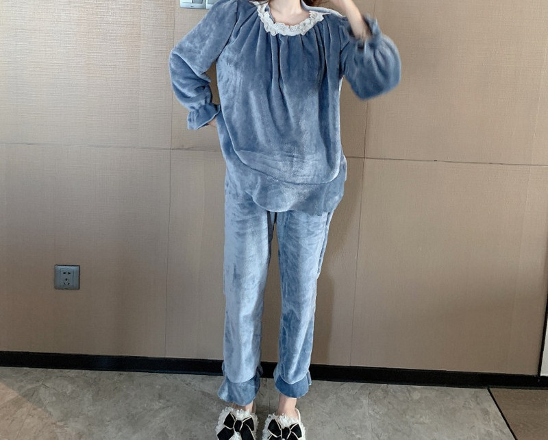 Pijamale de dama model uni cu decolteu rotund si dantela