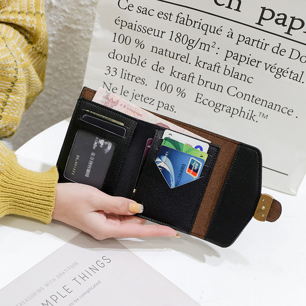 Portofel de dama in mai multe culori si forma patrata