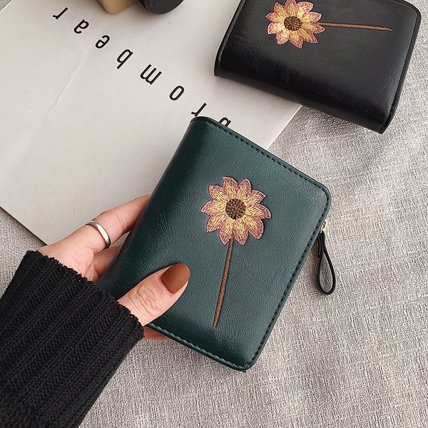 Portofel din piele cu broderie si fermoar