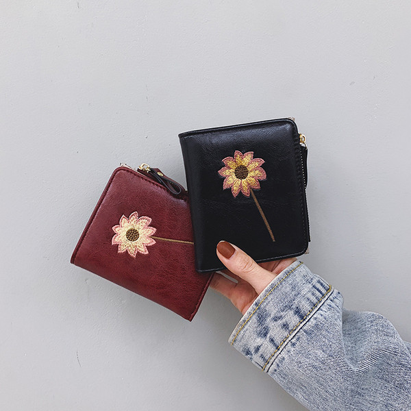 Portofel din piele cu broderie si fermoar