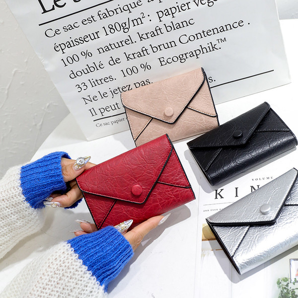 Portofel de dama in forma patrata si inchidere metalica