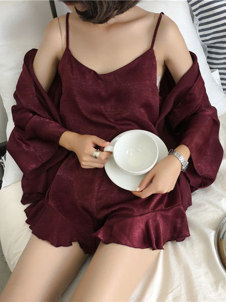 Moodsad naiste pidžaamad kolmeosalised lühikesed püksid ja mantel