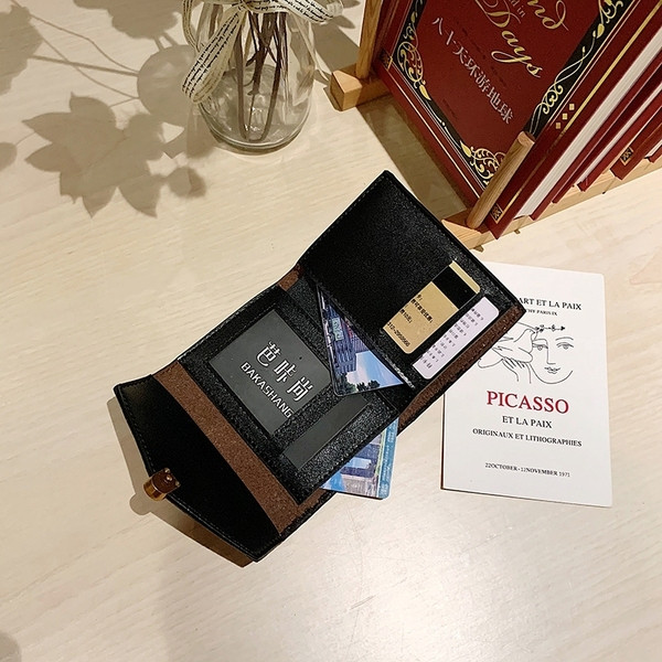 Portofel de dama simplu din piele ecologica cu inchidere metalica