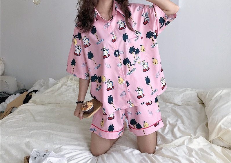 Naiste pidžaama lai lühikeste varrukate ja lühikeste pükstega pluusi mudel