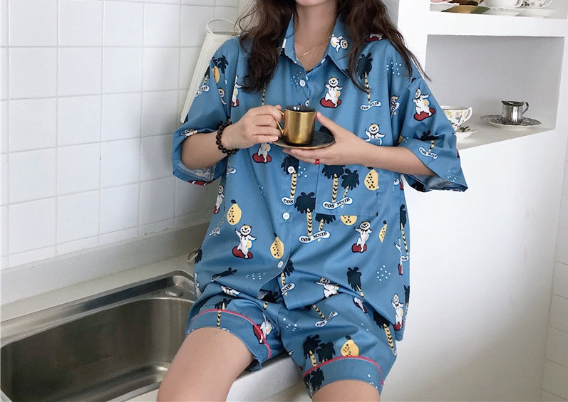 Naiste pidžaama lai lühikeste varrukate ja lühikeste pükstega pluusi mudel