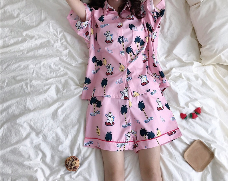 Naiste pidžaama lai lühikeste varrukate ja lühikeste pükstega pluusi mudel