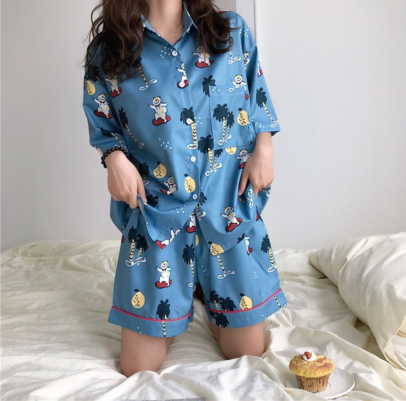 Naiste pidžaama lai lühikeste varrukate ja lühikeste pükstega pluusi mudel