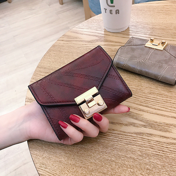 Portofel de dama modern cu catarama metalica