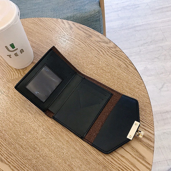 Portofel de dama modern cu catarama metalica