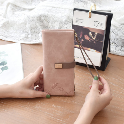 Νέομοντέλο γυναικείο πορτοφόλι με φύλλα κεντήματος