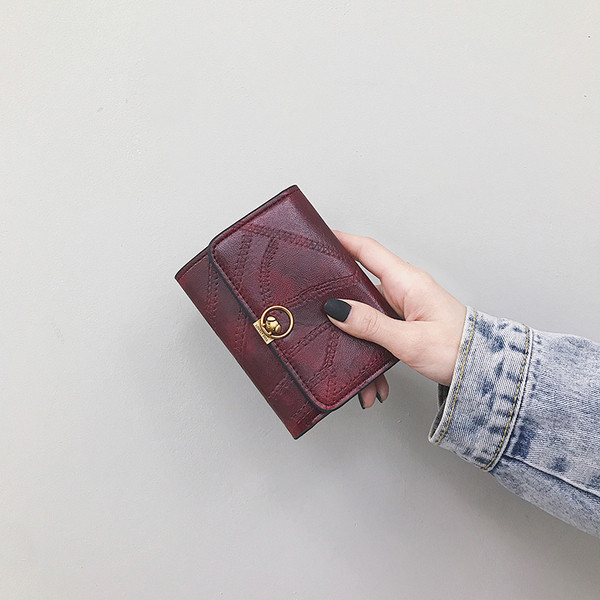 Portofel de dama in stil retro cu catarama