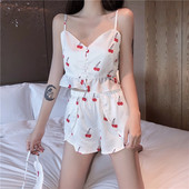 Pijamale scurte moderne de damă dintr-un maiou și pantaloni cu model