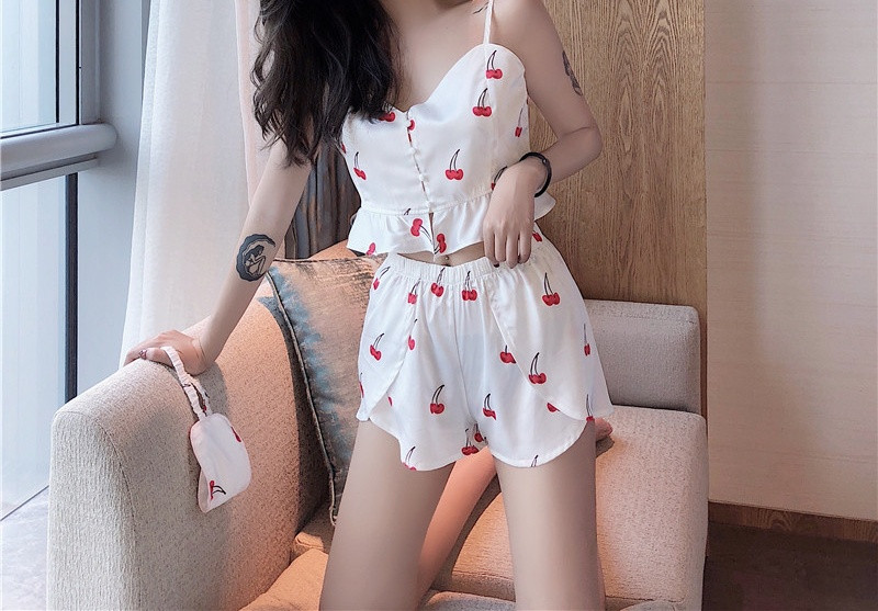 Pijamale scurte moderne de damă dintr-un maiou și pantaloni cu model