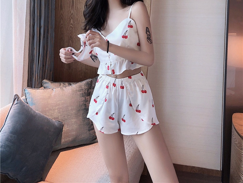 Pijamale scurte moderne de damă dintr-un maiou și pantaloni cu model