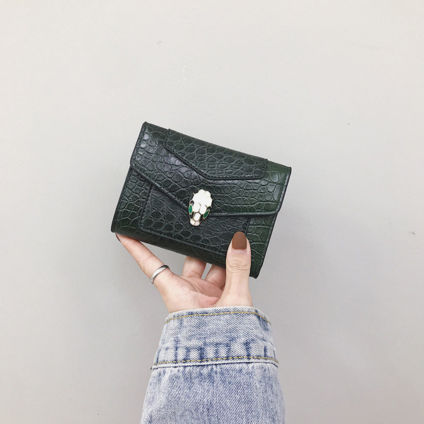 Portofel mic de dama cu catarama