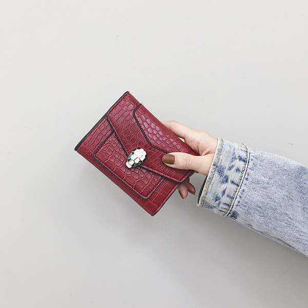 Portofel mic de dama cu catarama