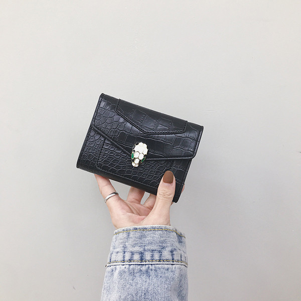 Portofel mic de dama cu catarama