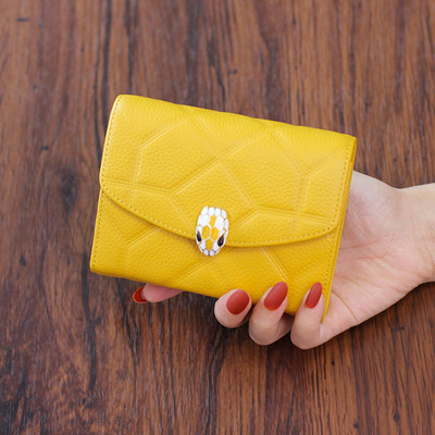 Naiste nahast rahakott metallist kaunistusega mitmes värvitoonis