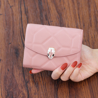 Naiste nahast rahakott metallist kaunistusega mitmes värvitoonis