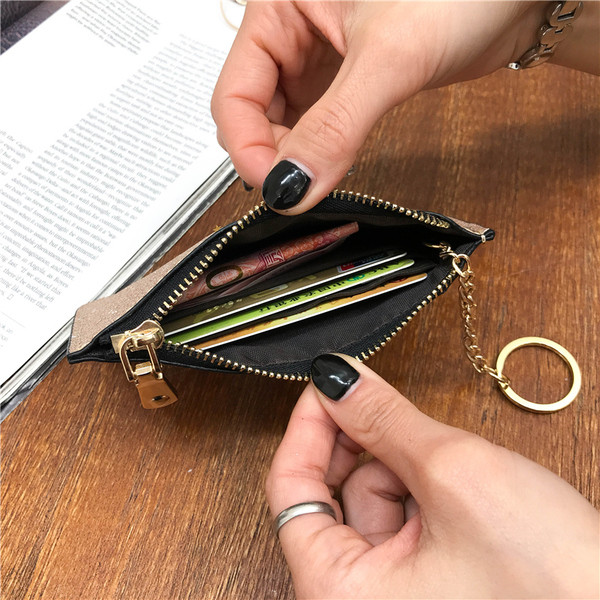 Naiste läikiv rahakott luku ja ripatsiga