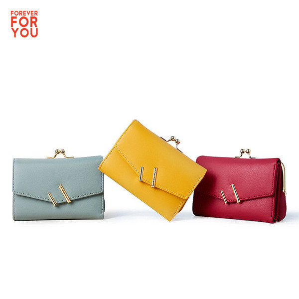 Portofel de dama cu inchidere metalica