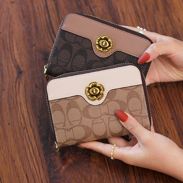 Kahes värvitoonis lukuga ja metallkaunistusega naiste rahakott