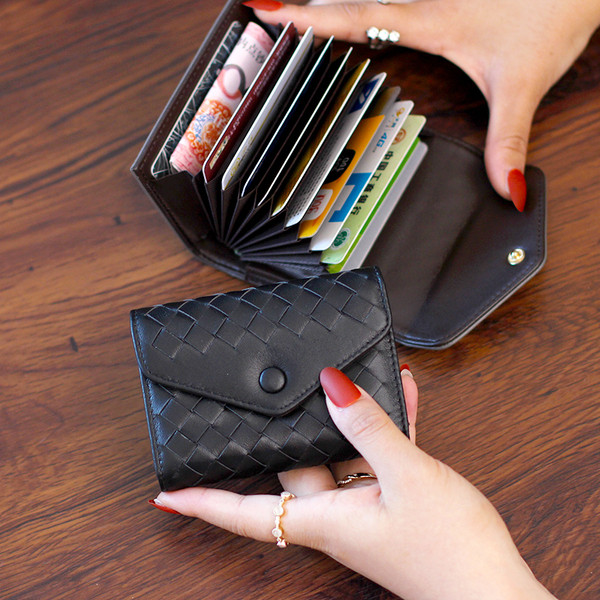 Portofel de dama cu inchidere metalica - model simplu