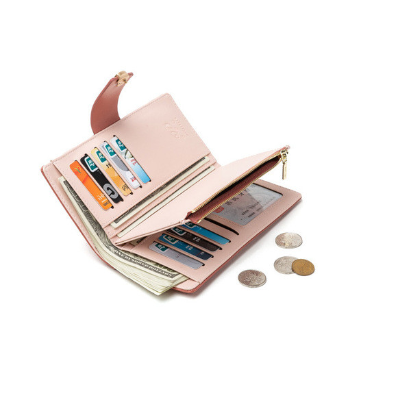 Naiste nahast rahakott metallist kaunistuse ja lukuga