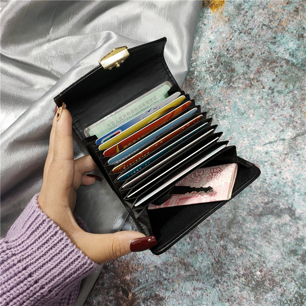 Eko bőrből készült stílusos női pénztárca fém rögzítéssel