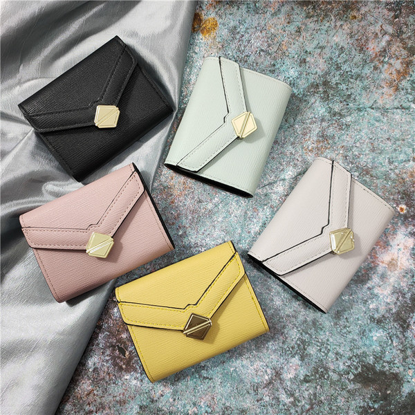 Eko bőrből készült stílusos női pénztárca fém rögzítéssel