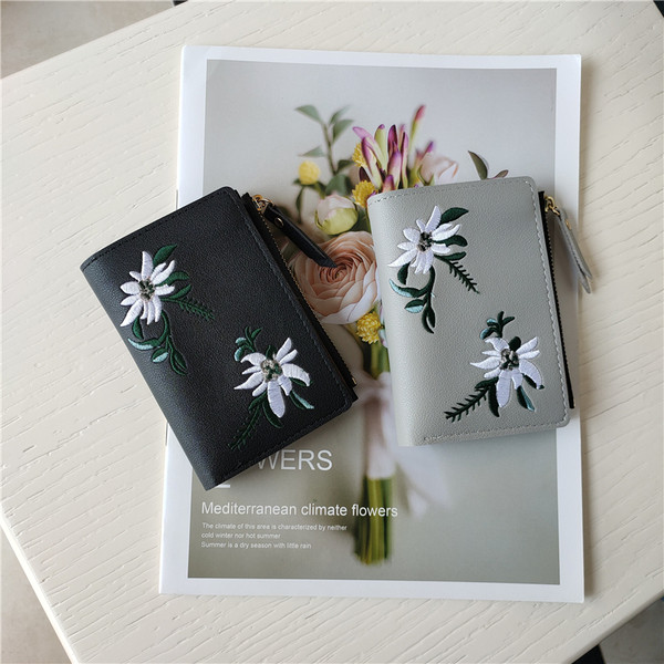 Modern női pénztárca virágos hímzéssel és cipzárral