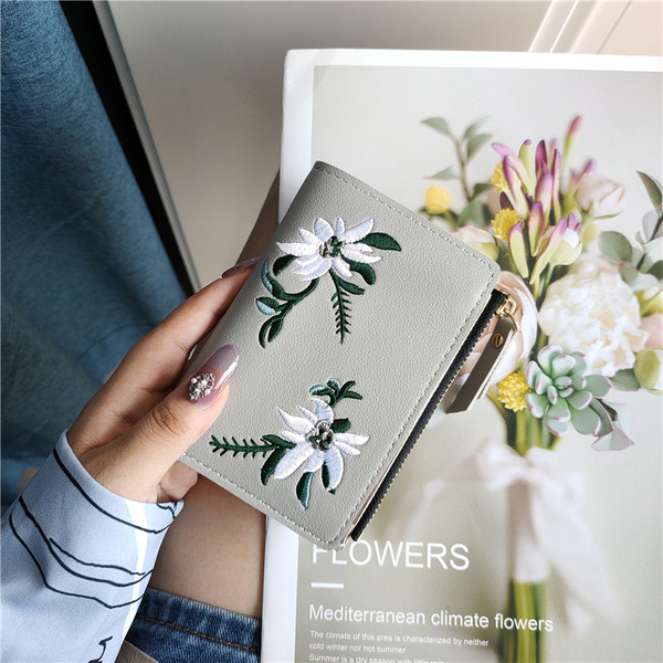 Modern női pénztárca virágos hímzéssel és cipzárral