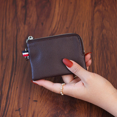 Portofel de dama cu fermoar si forma patrata