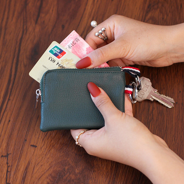 Portofel de dama cu fermoar si forma patrata