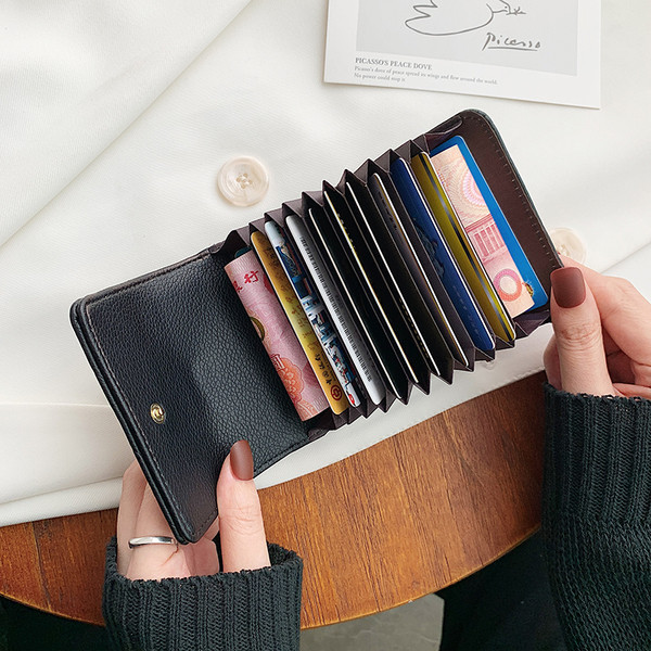 Portofel de dama din piele de ultimă generație cu închidere