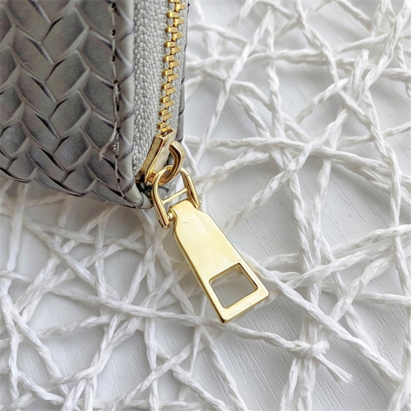 Naiste rahakott mitmes värvitoonis - lukuga kinni