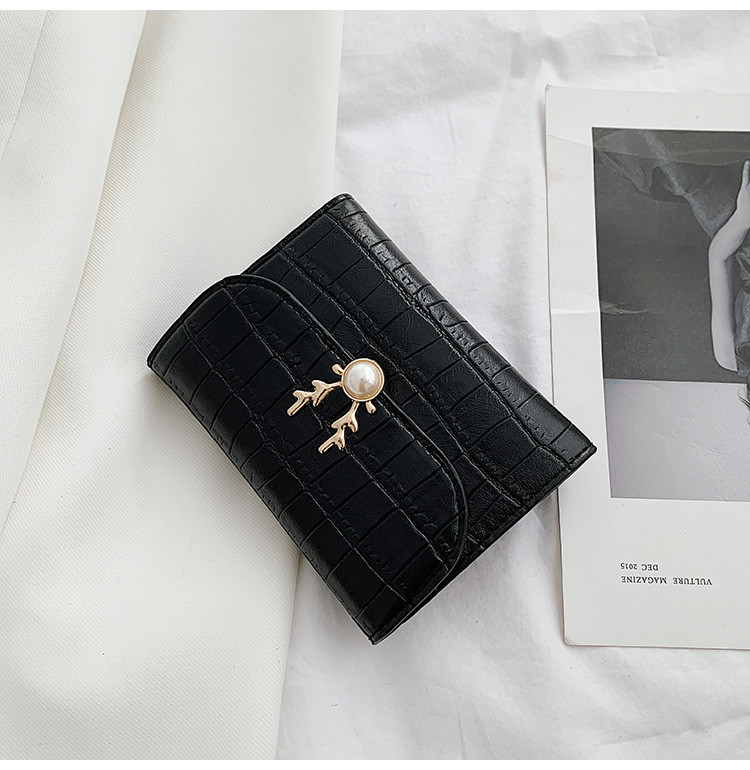 Női bőr pénztárca fém elemmel és gyöngyházzal