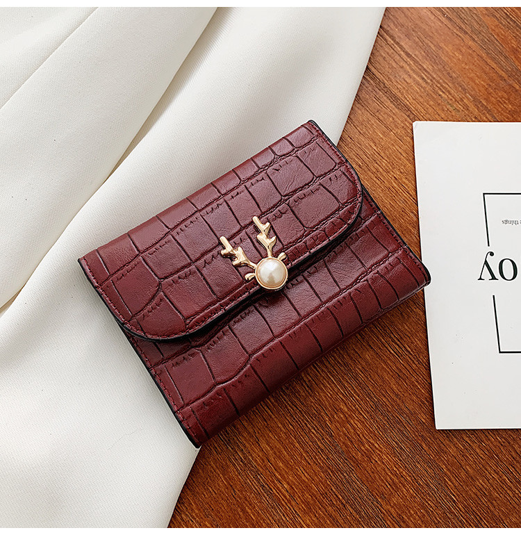 Női bőr pénztárca fém elemmel és gyöngyházzal