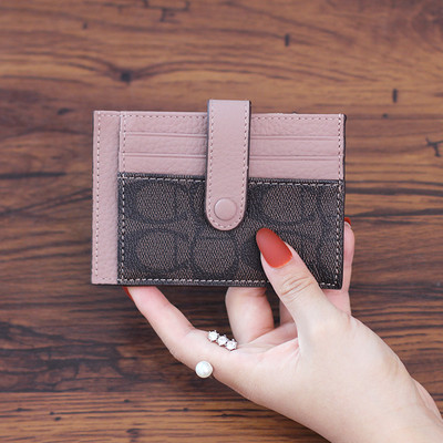 Naiste nahast rahakott erinevates värvides